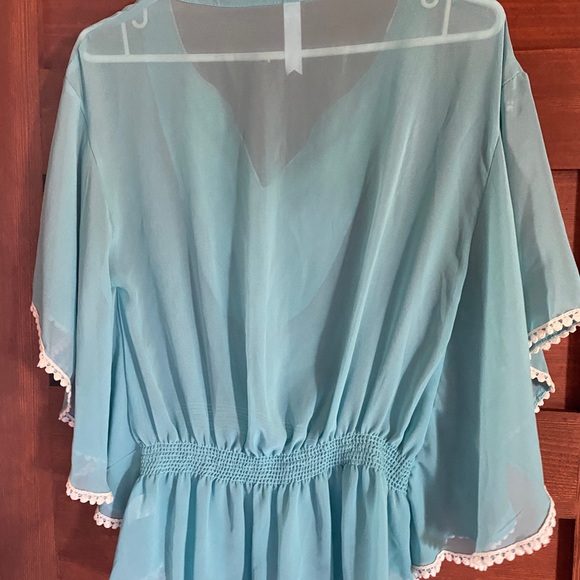 Blouse with detailed trim in light blue teal, size medium. - Picture 4 of 4